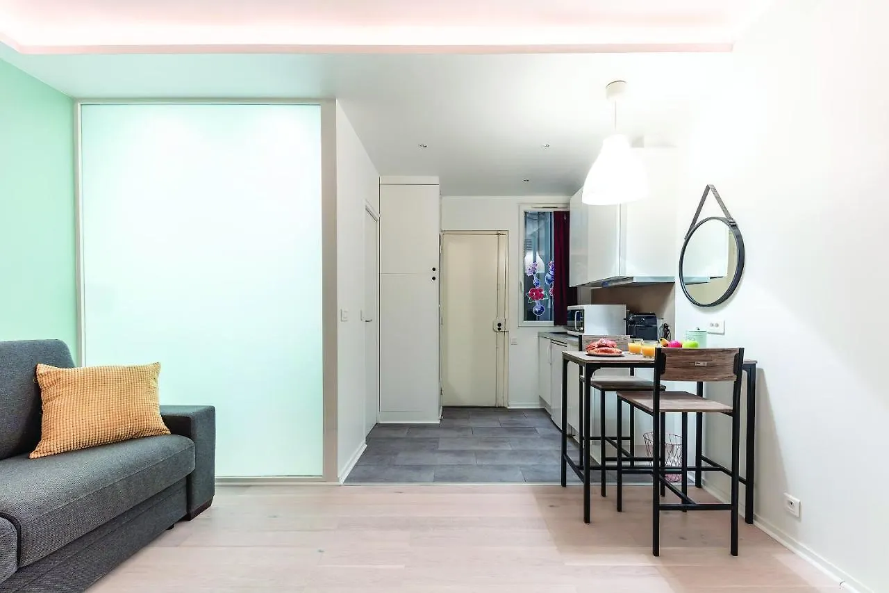 Lovely Studio - St Michel - 18 Sqm Lägenhet